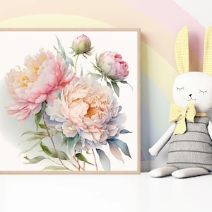 Pode incluir: Uma pintura em aquarela emoldurada de pe&ocirc;nias rosa e brancas com folhas verdes. A pintura est&aacute; em uma moldura de madeira clara e est&aacute; pendurada em uma parede branca.