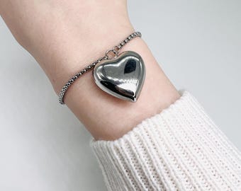 Silver Puffy Heart Charm Bracelet, Adjustable Sliding Bracelet, Stainless Steel Bracelet, Love, Valentines Day Jewelry, Heart Pendant, Love.