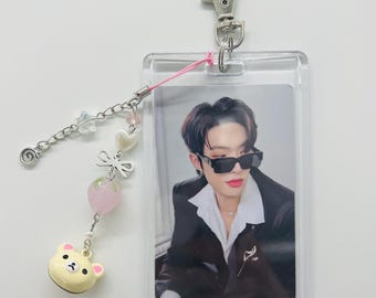 Clear Acrylic Photocard Holder with Bell Bear & Strawberry Charm, Kpop PC Holder Keychain, Ateez, BTS, Stray Kids, Twice, Gidle, New Jeans