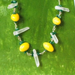 Citroenketting - zilveren ketting met handgemaakte keramiekkralen en kwartsedelstenen
