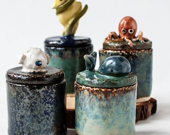 Pixie Pots – małe słoiki z pokrywkami i rzeźbionymi uchwytami