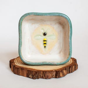 Kleine Keramik Schale mit Biene