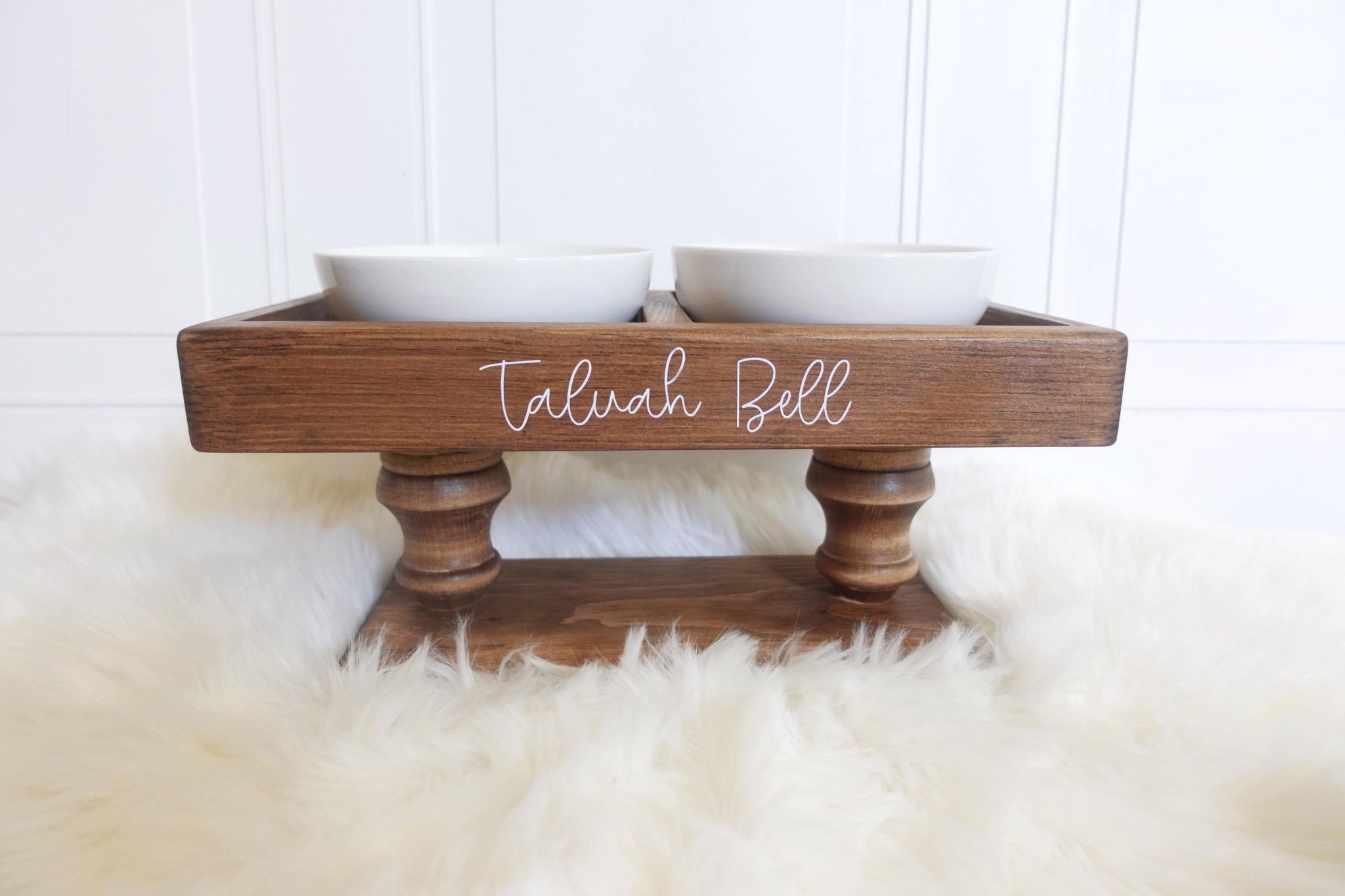 classic fashion elevated dog feeder