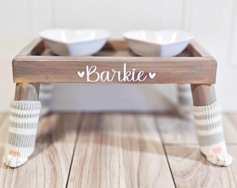 Lindo soporte para cuenco para perros / Comedero elevado para perros / Cuenco para perros con forma de corazón / Juego de platos de cerámica para perros / Listo para enviar / Regalo personalizado para mascotas / Refugio