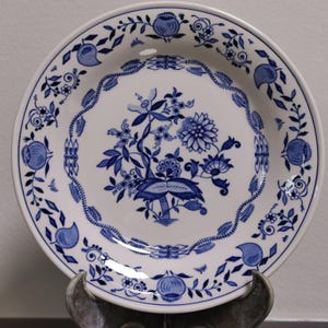 Vintage Boch Belgium Zwiebel Antique Plate Blue and White Pattern Kupferdruck