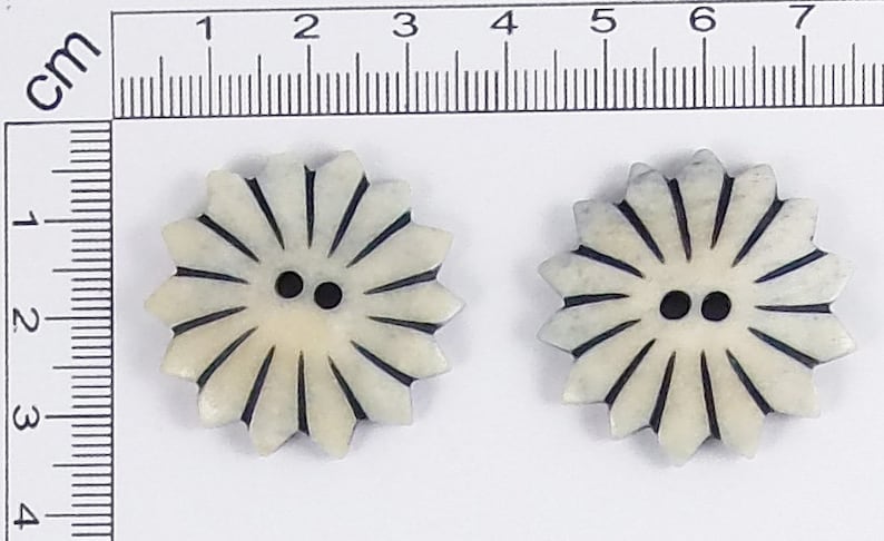Handmade Natural Bone Buttons 32mm 2 pcspk Cut Out Flower Antique BlackIvory #1956