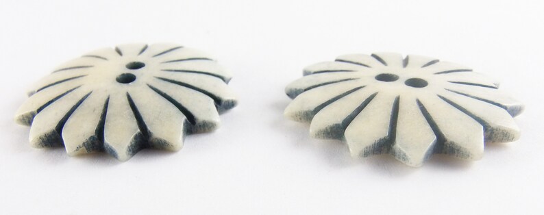 Handmade Natural Bone Buttons 32mm 2 pcspk Cut Out Flower Antique BlackIvory #1956