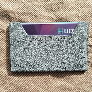Cartera de cuero delgada para tarjetas, tarjetero minimalista con diseño de raya gris, tarjetero, billetera con diseño de raya, billetera de cuero para tarjetas de crédito, billetera compacta