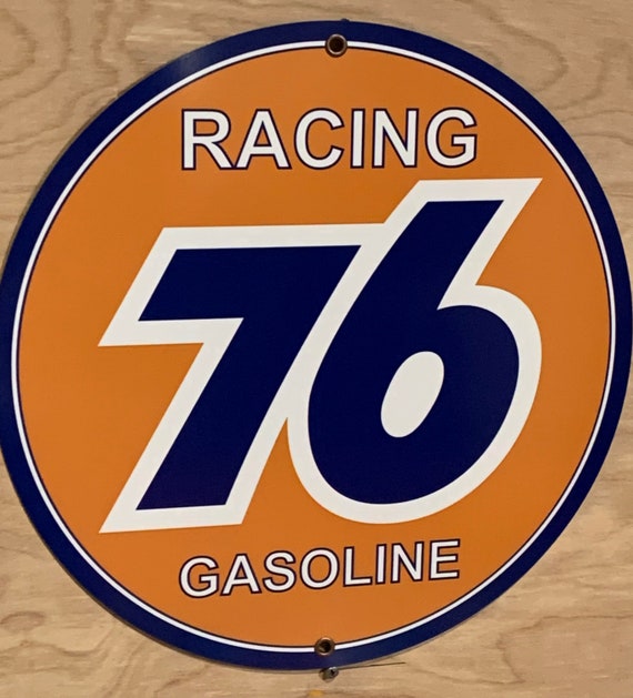 レトロスタイルのレーシングユニオンカリフォルニア76ガソリンガレージ