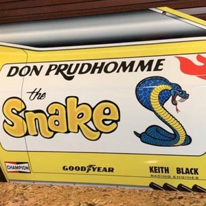 Letrero de garaje con decoración de pared en 3D inspirado en la leyenda de las carreras de aceleración Don Prudhomme, el dragster serpiente