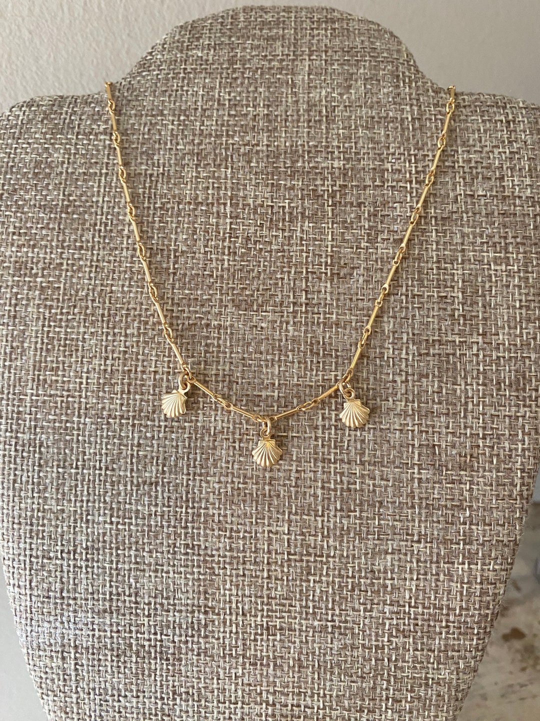 14k Gold Filled Tiny Clamshell Necklace/ Charm Necklace/ Shell Necklace