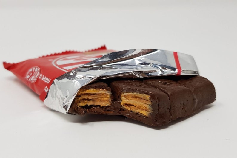 Aimant de réfrigérateur Kit Kat à quatre doigts pleine taille image 2