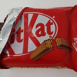 Aimant de réfrigérateur Kit Kat à quatre doigts pleine taille image 4