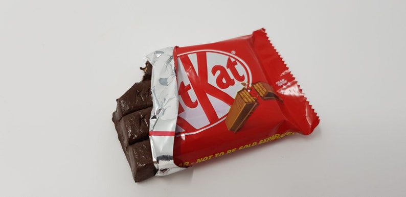 Aimant de réfrigérateur Kit Kat à quatre doigts pleine taille image 1