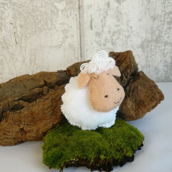 Broche mouton en feutrine, petit mouton dodu, un cadeau pour fan de moutons!