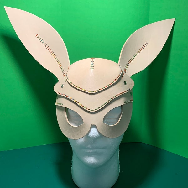 Máscara de conejo de cuero hecha a mano