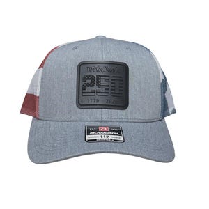 Gorra de camionero Richardson 112 del 250.º aniversario de EE. UU., "We The People 1776-2026" (parche negro sobre negro)