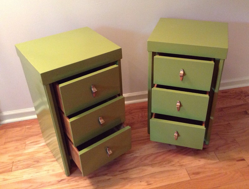 1950 S Avocado Green Three Drawer Bedroom Bedside Nightstand Side Table A Pair
