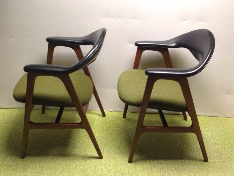 Vintage Mid Century Modern Hans Wegner Style Round Chairs S J Campbell Co Pair