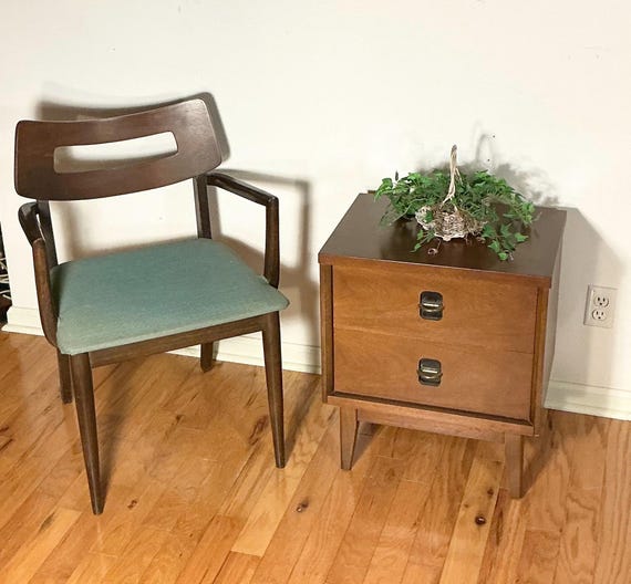 Bassett Walnut Nightstand Mid-century Modern Brass and Black 2
