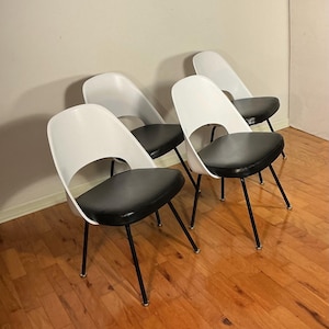 50s Knoll Associates Inc. Executive Side Chairs Model 72C Designed by Eero Saarinen - set of 4