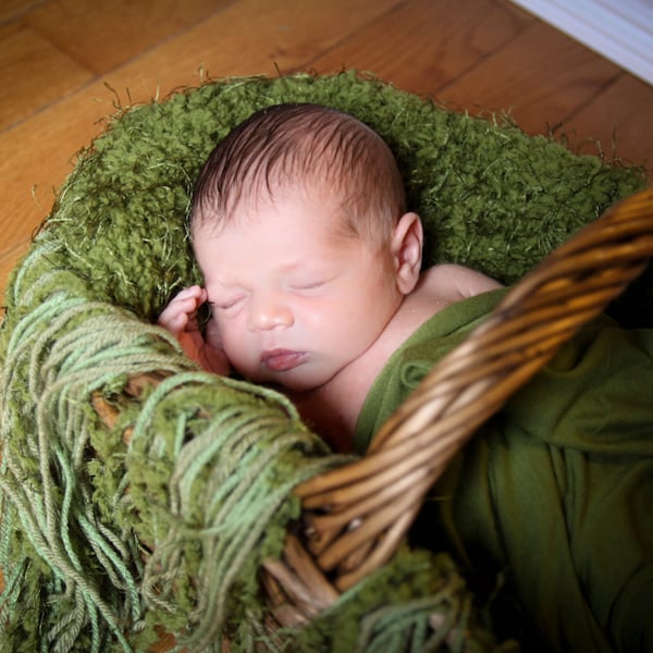 Versatile Newborn Photo Prop Blanket - can be used as a layer, basket filler or hammock.  Beautiful moss colors with rich texture