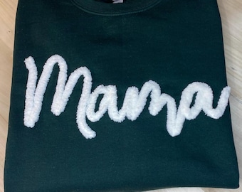 Individuell besticktes Chenelle-Garn-Sweatshirt - Mama, Sportteam, Band, Oma, Fuzzy-Buchstabe. Personalisiertes Geschenk