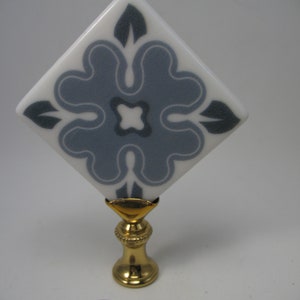 Fleuron de lampe, carreaux de céramique de Type Delft bleu et blanc sur point abat-jour fleuron 44SS