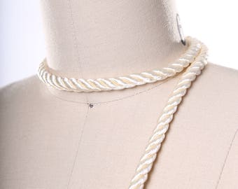 Acabamento em corda de cetim marfim: cordão creme sedoso, 7 mm