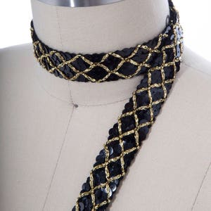 Negro y oro con lentejuelas ribete negro con lentejuelas con diseño de argyle de oro. Diseño de traje perfecto