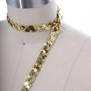 Adorno de encaje de lentejuelas no elástico dorado brillante. Perfecto para disfraces de flapper/recorte con bandas de lentejuelas/cinta de lentejuelas doradas.
