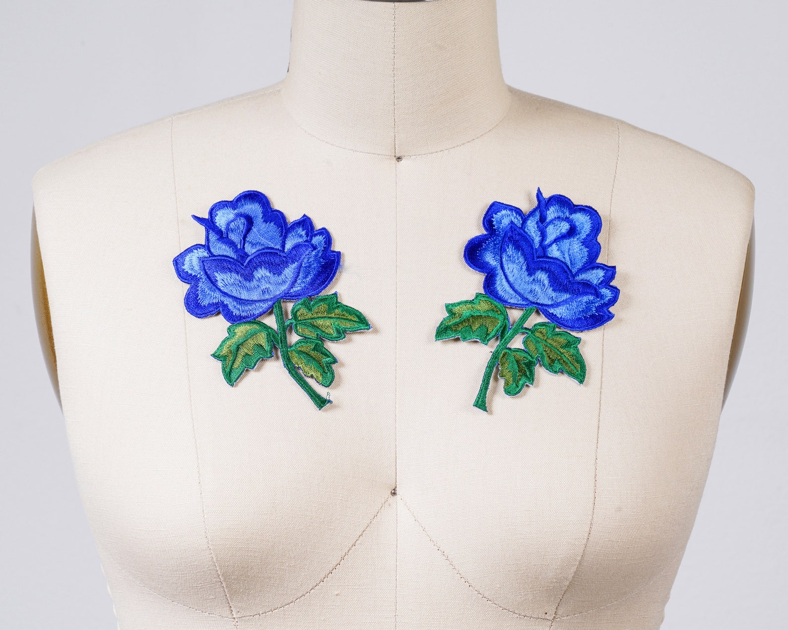 Rose Patches 2 Red Rose Embroidery Patches Strickingly Vibrant Etsy