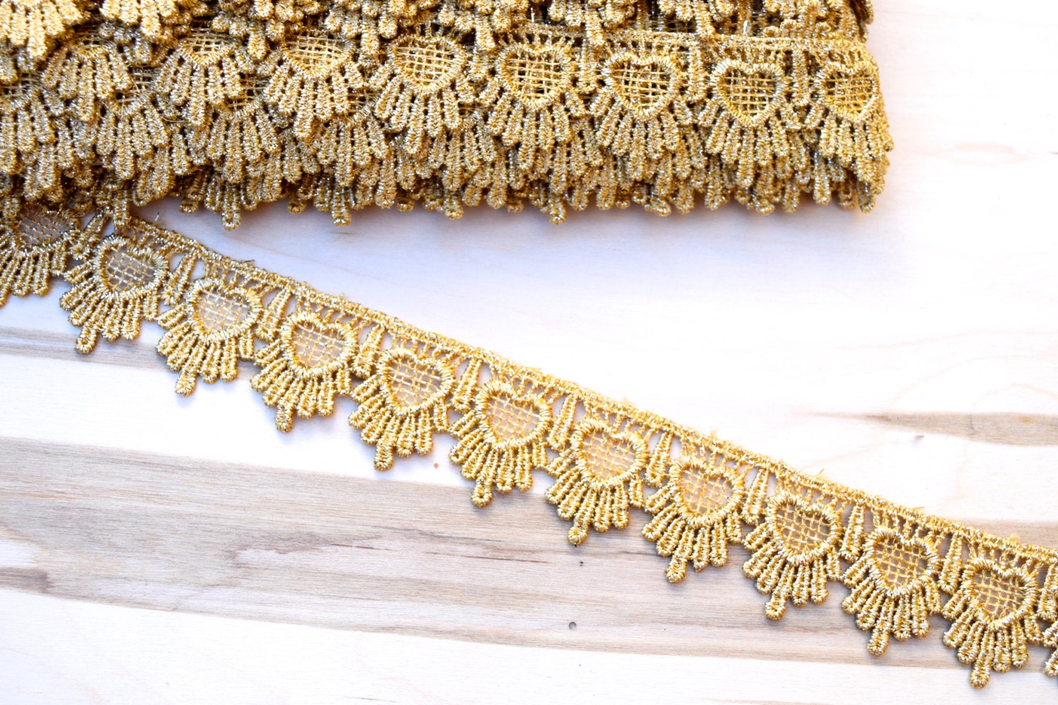 Gold Lace Trim Nynette Delightfully Narrow Metallic Gold Venice Lace in  Repeated Heart Shape 1.5 Perfect for Gowns, Costumes Home Decor 