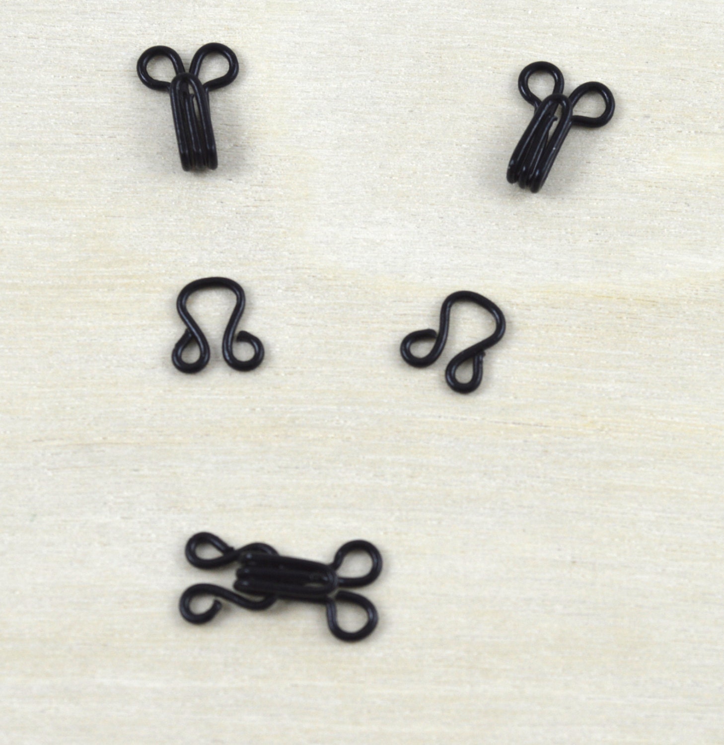  EXCEART 40 Sets Hook and Eye Button Shawl Collar Clasp Hook and  Eye Clasp Bra Sewing Eye Closure Swimwear Eye Fastener Hook and Bar Closure  Clasps for Clothing Buckle Wrought Iron
