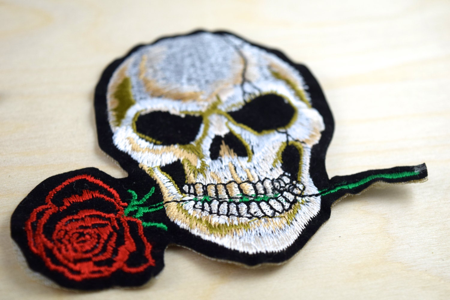 Biker-Aufnäher Mit Schädel Und Rose – Bestickt Zum Aufbügeln Oder Nähen
