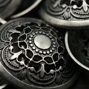 Silver Metal Buttons 4 PIECES / Antique Silver Buttons/ 1/ 25mm / 40L Hollow thy Name MS13 Silver