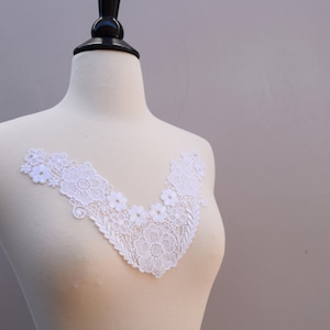 White Applique U Shaped Lillian White Venice Lace Applique - Point De Venise. Whimsy Flower Design