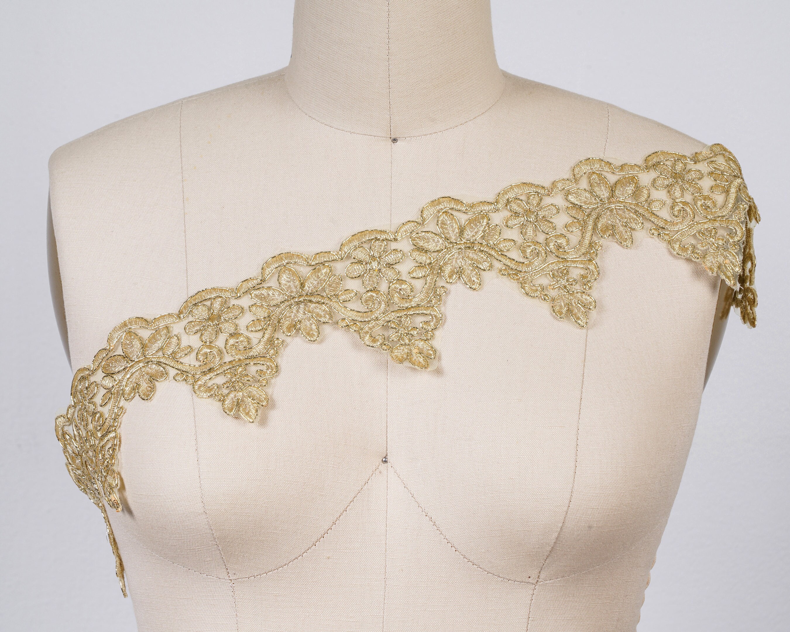 Gold Lace Trim Metallic Gold Scallops Floral Daisy and Scallops