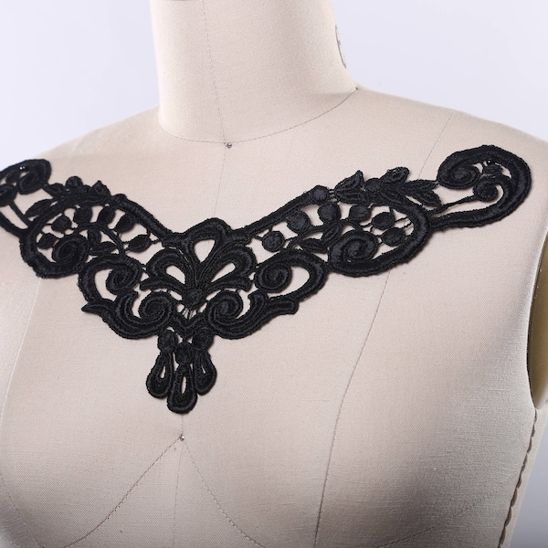 Zwarte appliqué met Venetiaanse kanten kraag: Victoriaans geïnspireerde rayonkatoenmix