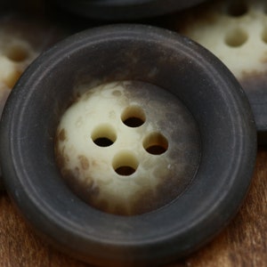 Tortoise Plastic 1 Dozen Four Holes Lighter Center 36L 23mm 15/16&quot; PL0015