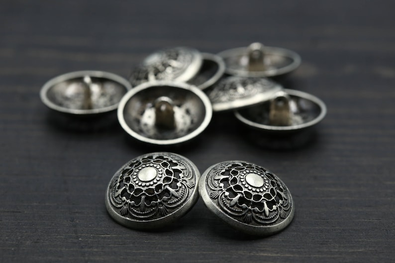 Silver Metal Buttons 4 PIECES / Antique Silver Buttons/ 1/ 25mm / 40L Hollow thy Name MS13 画像 2
