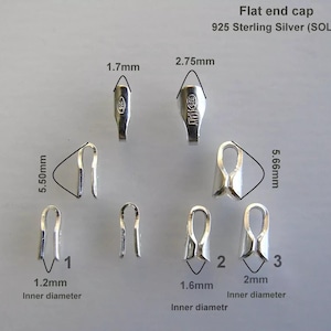 Puede incluir: Una colección de terminales planos de plata de ley 925 maciza para joyería. La imagen muestra varios tamaños con medidas etiquetadas, incluyendo diámetros interiores de 1,7 mm, 2,75 mm, 5,50 mm, 5,66 mm, 1,2 mm, 1,6 mm y 2 mm.