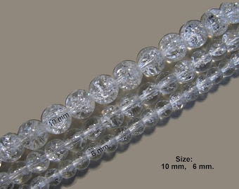 Può includere: Due fili di perline di vetro trasparente con finitura craquelé. Le perline sono rotonde e disponibili in due dimensioni: 10 mm e 6 mm. Dimensione: 10 mm, 6 mm.