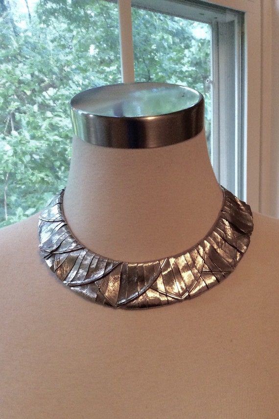 SALE Retro Silvertone Snakeskin-Like Collar Neckla