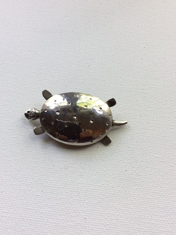 Retro Art Large Turtle Brooch