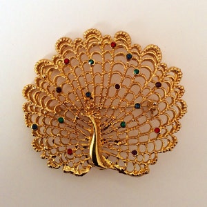 Retro Golden Rhinestone Studded Peacock Brooch