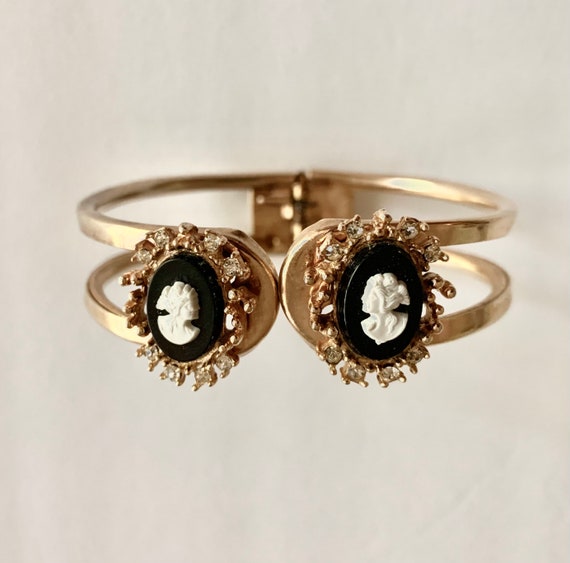 Vintage Clamper Goldtone Cameo Bracelet - image 2