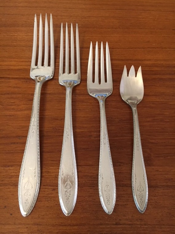 1847 Rogers Bros Old Colony Dinner Fork s 7 1//2”