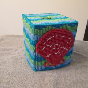 Tissue Box Clam Shell Design in Plastic Canvas Item 34