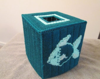 Tissue Box Boutique Fish Design in plastic canvas Item 11